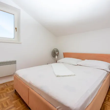Leko Apartment *
