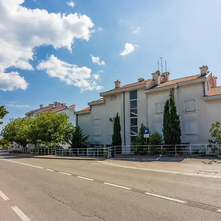 Leko Apartment *